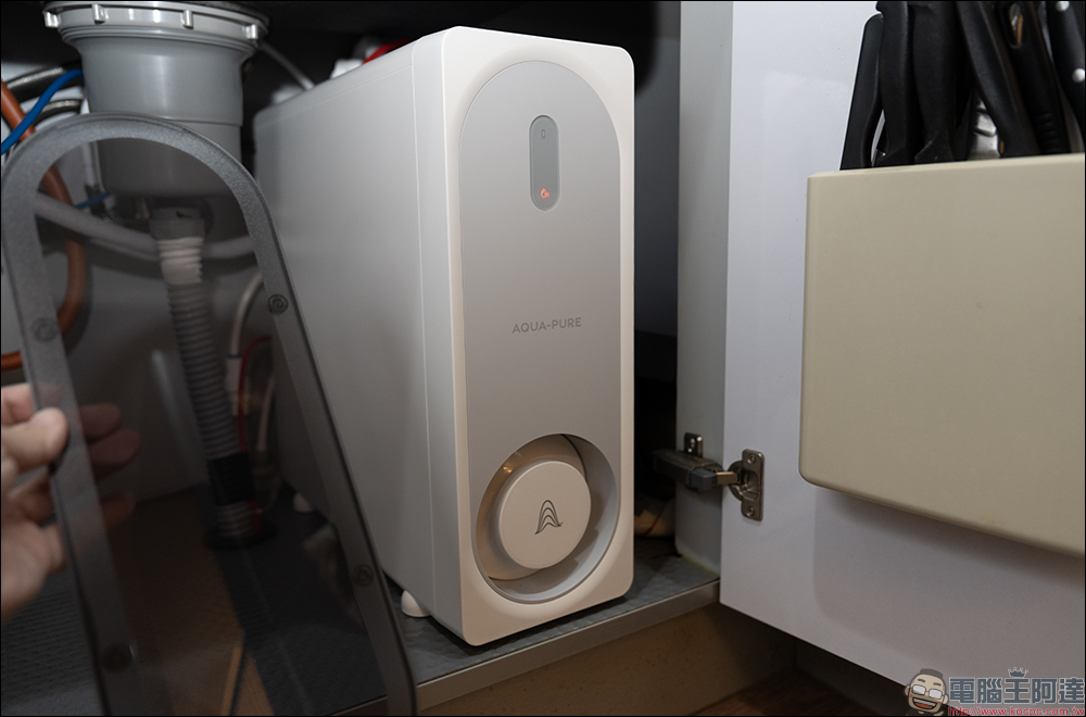 Aqua-Pure™ HPURE-18P 淨熱一體觸控式熱飲機開箱評測|一機搞定淨水、熱水、即飲需求,重新定義現代家庭的喝水體驗 - 電腦王阿達 Aqua-Pure™ HPURE-18P 淨熱一體觸控式熱飲機開箱評測|一機搞定淨水、熱水、即飲需求,重新定義現代家庭的喝水體驗 - 電腦王阿達