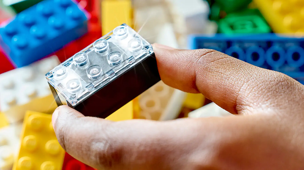 LEGO 推出智慧樂高積木 Smart Brick , 2x4 積木裡竟然藏了一整台微型電腦 - 電腦王阿達 LEGO 推出智慧樂高積木 Smart Brick , 2x4 積木裡竟然藏了一整台微型電腦 - 電腦王阿達