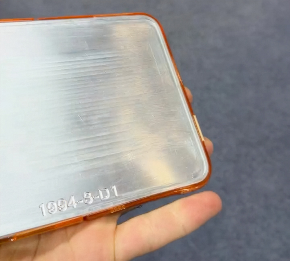 iPhone Fold 摺疊機金屬模具、保護殼首次亮相,音量鍵位置變了!預計支援 MagSafe - 電腦王阿達 iPhone Fold 摺疊機金屬模具、保護殼首次亮相,音量鍵位置變了!預計支援 MagSafe - 電腦王阿達