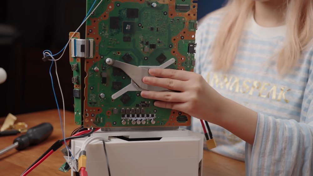 將 PS5、Xbox、Switch 2 遊戲機合為一體是什麼體驗?中國有創作者做出來了 - 電腦王阿達 將 PS5、Xbox、Switch 2 遊戲機合為一體是什麼體驗?中國有創作者做出來了 - 電腦王阿達