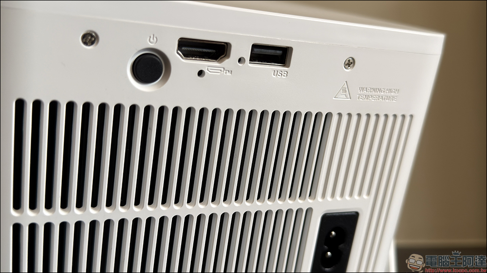 Warpple LA8 智慧投影機開箱:1200 ANSI 流明+短焦雲台+Google TV,在家打造高端輕劇院 - 電腦王阿達 Warpple LA8 智慧投影機開箱:1200 ANSI 流明+短焦雲台+Google TV,在家打造高端輕劇院 - 電腦王阿達