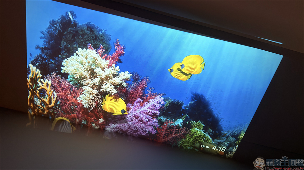 Warpple LA8 智慧投影機開箱:1200 ANSI 流明+短焦雲台+Google TV,在家打造高端輕劇院 - 電腦王阿達 Warpple LA8 智慧投影機開箱:1200 ANSI 流明+短焦雲台+Google TV,在家打造高端輕劇院 - 電腦王阿達