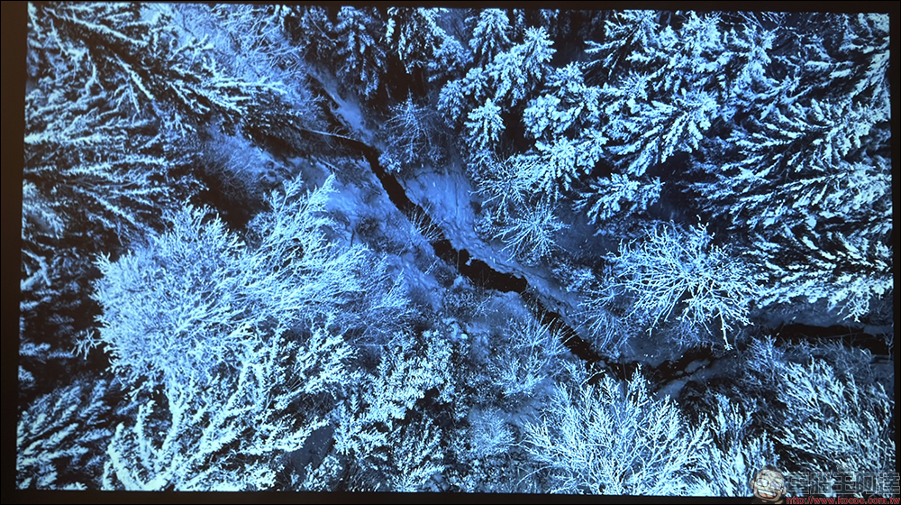 Warpple LA8 智慧投影機開箱:1200 ANSI 流明+短焦雲台+Google TV,在家打造高端輕劇院 - 電腦王阿達 Warpple LA8 智慧投影機開箱:1200 ANSI 流明+短焦雲台+Google TV,在家打造高端輕劇院 - 電腦王阿達