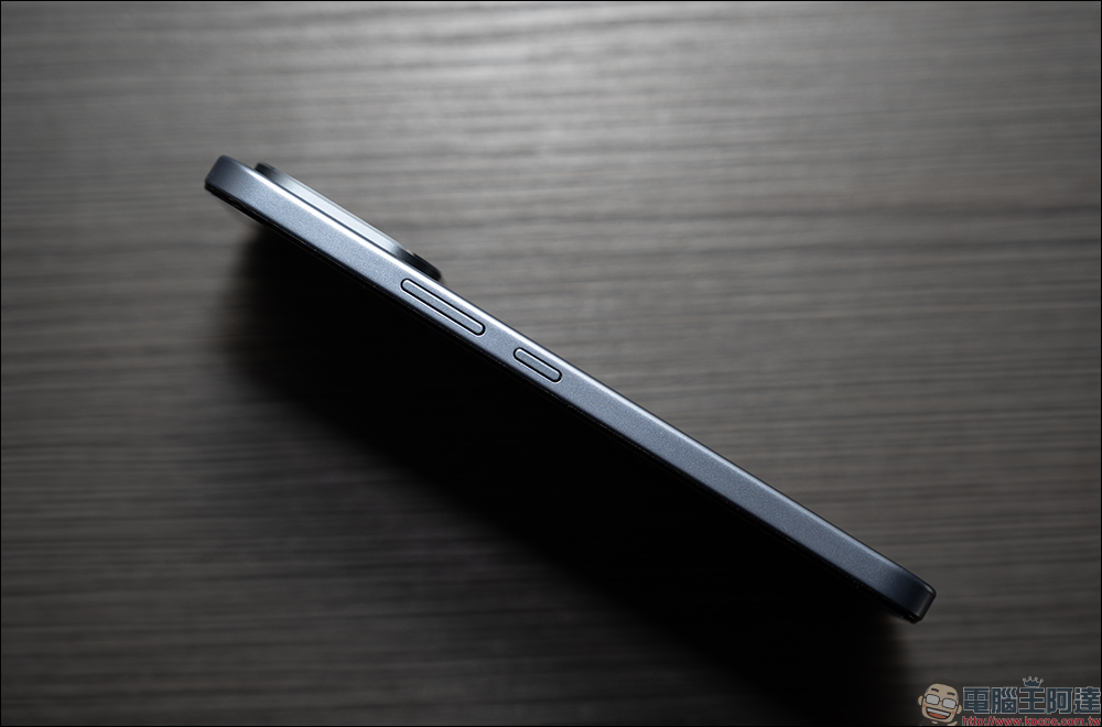 realme 16 Pro 開箱評測｜2億畫素全焦段人像超懂拍，7000mAh 超大電池玩一天還有一半電 - 電腦王阿達