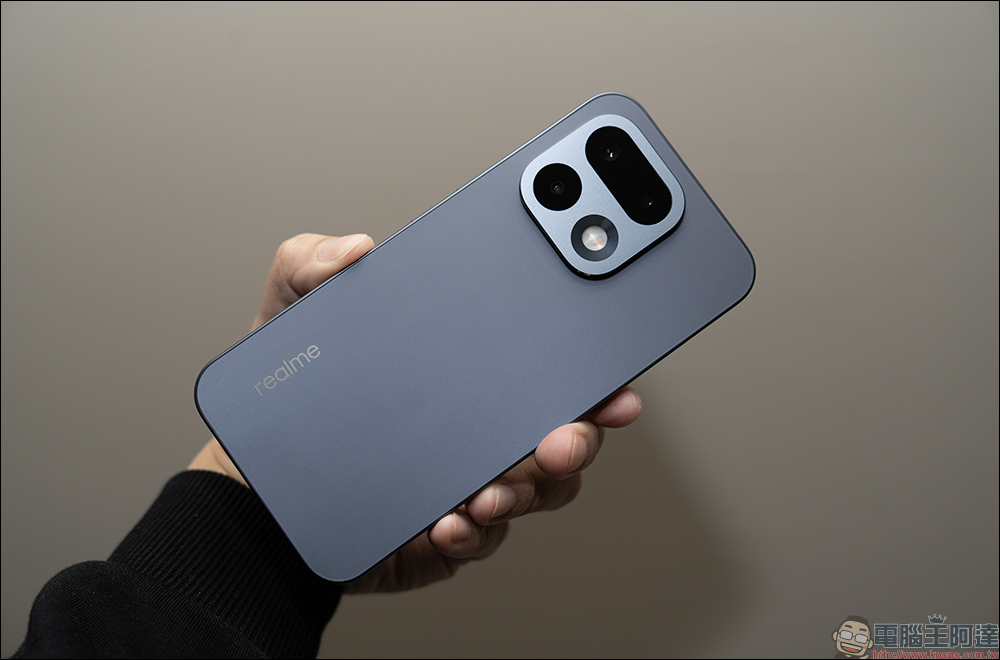 realme 16 Pro 開箱評測|2億畫素全焦段人像超懂拍,7000mAh 超大電池玩一天還有一半電 - 電腦王阿達 realme 16 Pro 開箱評測|2億畫素全焦段人像超懂拍,7000mAh 超大電池玩一天還有一半電 - 電腦王阿達