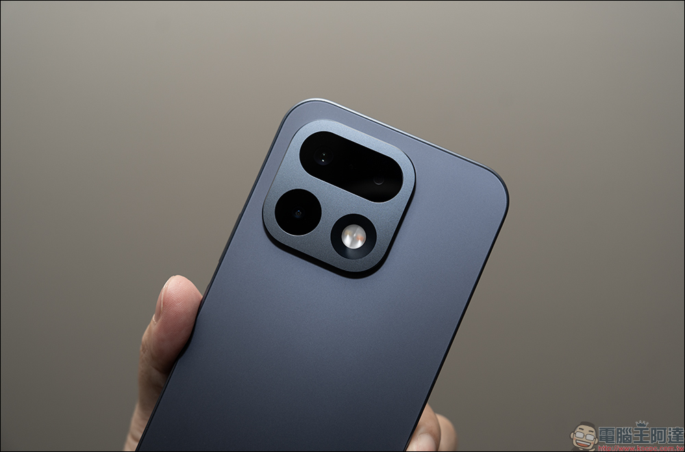 realme 16 Pro 開箱評測｜2億畫素全焦段人像超懂拍，7000mAh 超大電池玩一天還有一半電 - 電腦王阿達