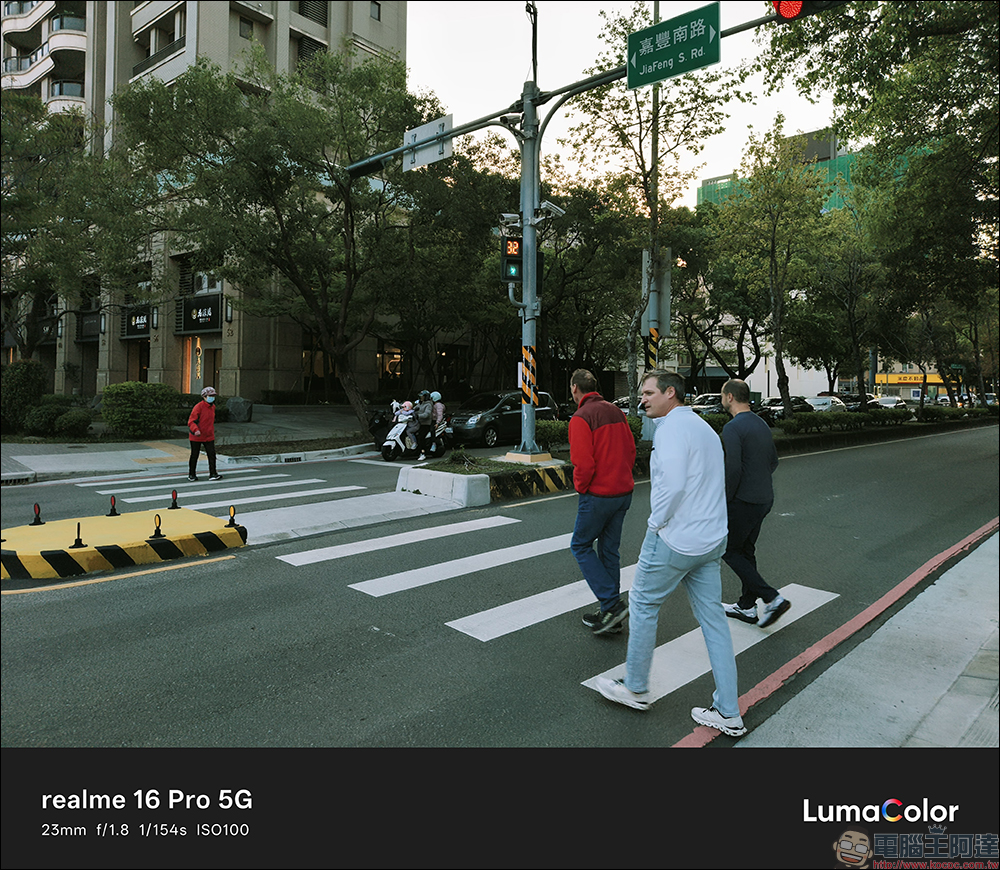 realme 16 Pro 開箱評測|2億畫素全焦段人像超懂拍,7000mAh 超大電池玩一天還有一半電 - 電腦王阿達 realme 16 Pro 開箱評測|2億畫素全焦段人像超懂拍,7000mAh 超大電池玩一天還有一半電 - 電腦王阿達