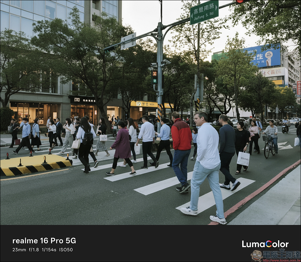 realme 16 Pro 開箱評測|2億畫素全焦段人像超懂拍,7000mAh 超大電池玩一天還有一半電 - 電腦王阿達 realme 16 Pro 開箱評測|2億畫素全焦段人像超懂拍,7000mAh 超大電池玩一天還有一半電 - 電腦王阿達