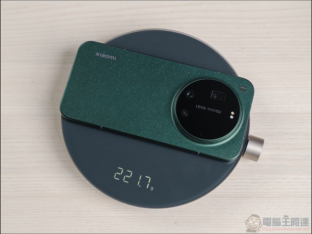 小米 Xiaomi 17 Ultra 開箱實測:2 億畫素連續光學變焦、Snapdragon 8 Elite Gen 5 性能怪獸與星空綠美學 - 電腦王阿達 小米 Xiaomi 17 Ultra 開箱實測:2 億畫素連續光學變焦、Snapdragon 8 Elite Gen 5 性能怪獸與星空綠美學 - 電腦王阿達