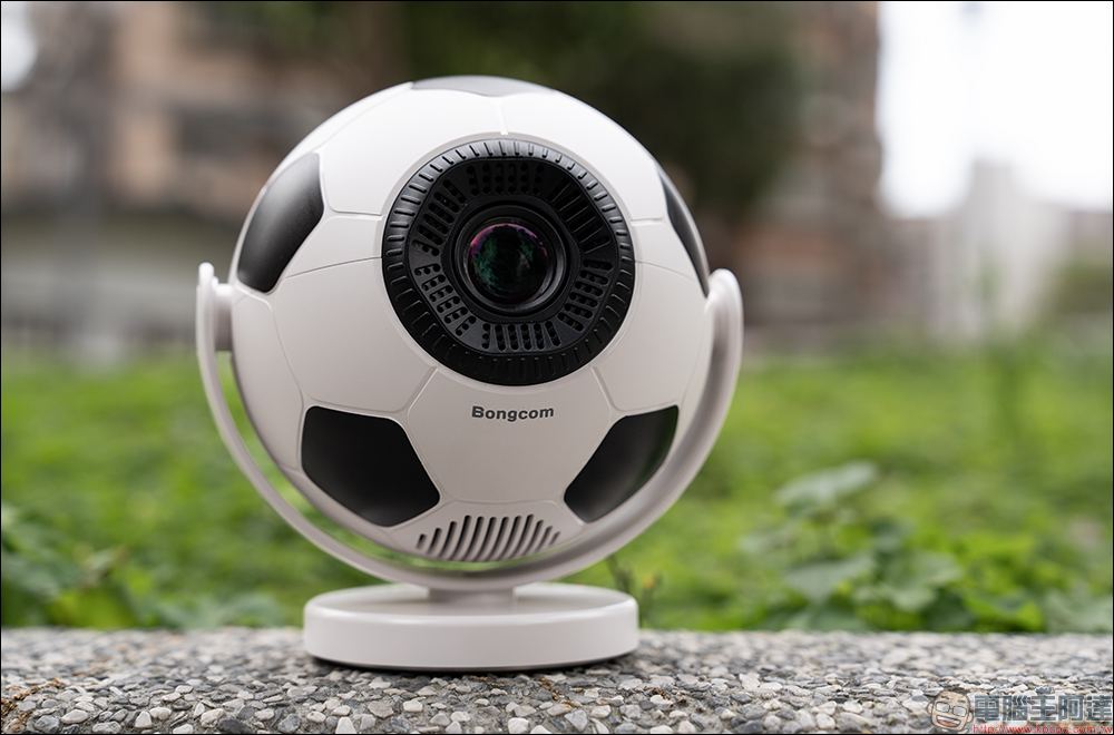 Bongcom BS5 足球君投影機開箱|足球造型超吸睛,150 吋追劇看球一次搞定! - 電腦王阿達 Bongcom BS5 足球君投影機開箱|足球造型超吸睛,150 吋追劇看球一次搞定! - 電腦王阿達