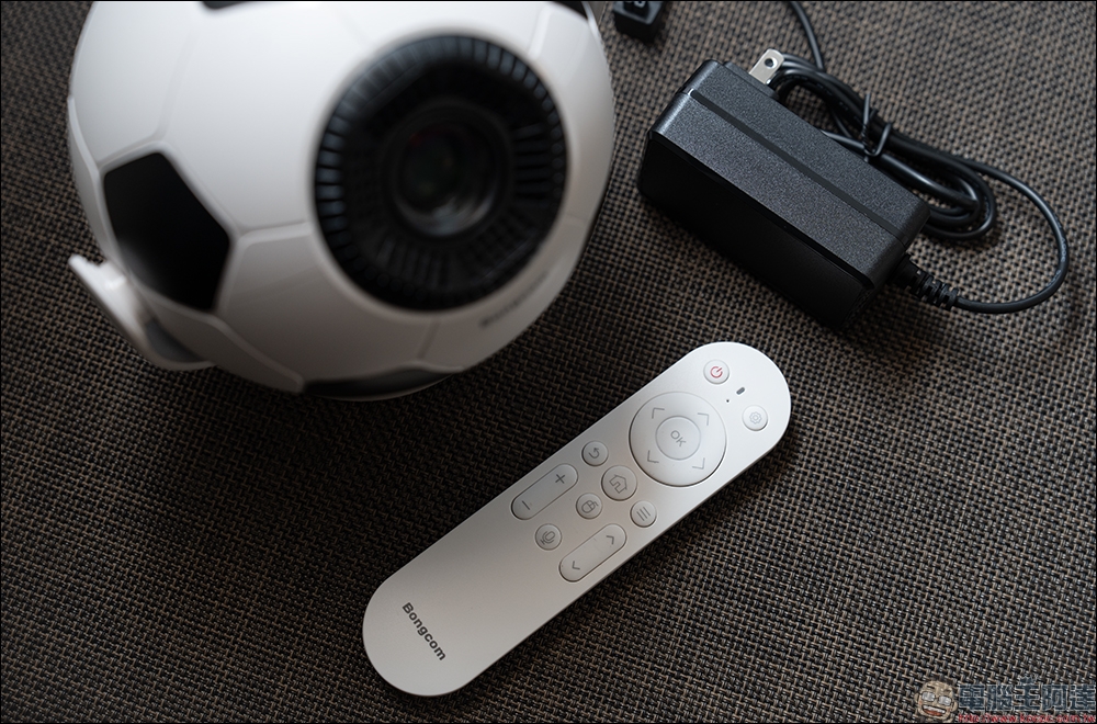 Bongcom BS5 足球君投影機開箱|足球造型超吸睛,150 吋追劇看球一次搞定! - 電腦王阿達 Bongcom BS5 足球君投影機開箱|足球造型超吸睛,150 吋追劇看球一次搞定! - 電腦王阿達