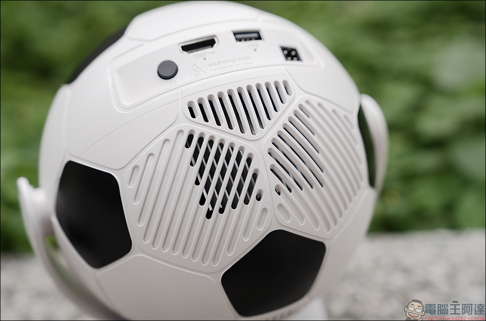 Bongcom BS5 足球君投影機開箱|足球造型超吸睛,150 吋追劇看球一次搞定! - 電腦王阿達 Bongcom BS5 足球君投影機開箱|足球造型超吸睛,150 吋追劇看球一次搞定! - 電腦王阿達
