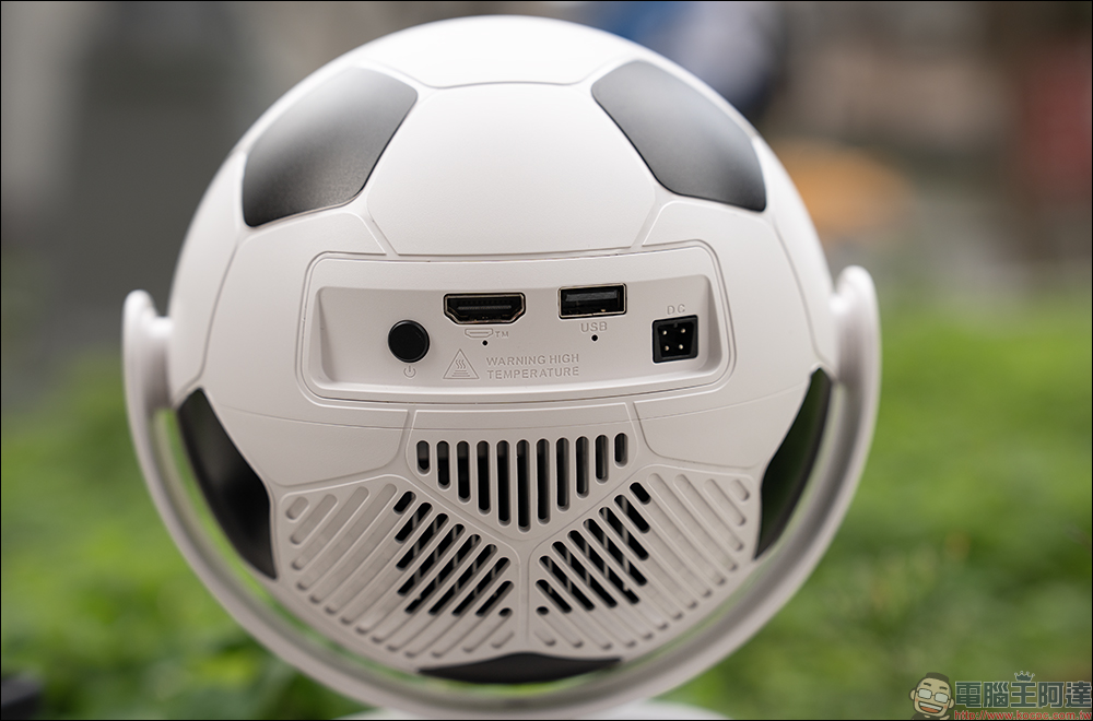 Bongcom BS5 足球君投影機開箱|足球造型超吸睛,150 吋追劇看球一次搞定! - 電腦王阿達 Bongcom BS5 足球君投影機開箱|足球造型超吸睛,150 吋追劇看球一次搞定! - 電腦王阿達