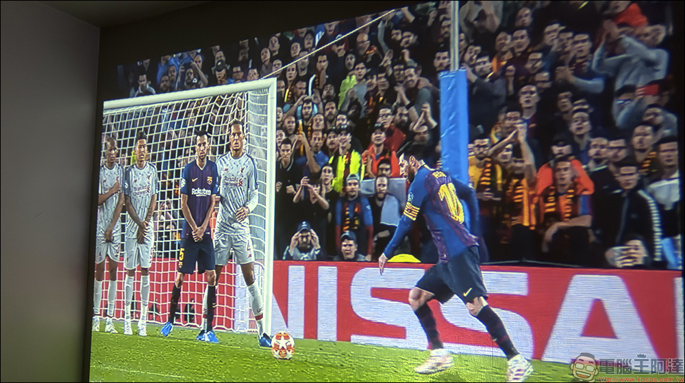 Bongcom BS5 足球君投影機開箱|足球造型超吸睛,150 吋追劇看球一次搞定! - 電腦王阿達 Bongcom BS5 足球君投影機開箱|足球造型超吸睛,150 吋追劇看球一次搞定! - 電腦王阿達