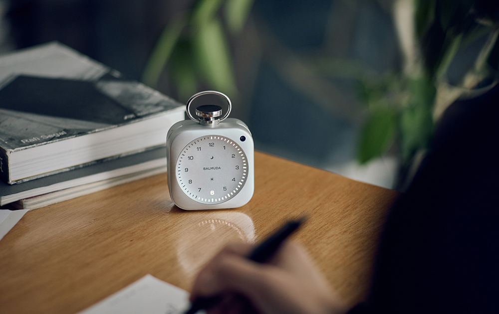 BALMUDA 攜手前蘋果首席設計師 Jony Ive 推出 The Clock 智慧時鐘,售價高達約 1.2 萬元 - 電腦王阿達 BALMUDA 攜手前蘋果首席設計師 Jony Ive 推出 The Clock 智慧時鐘,售價高達約 1.2 萬元 - 電腦王阿達