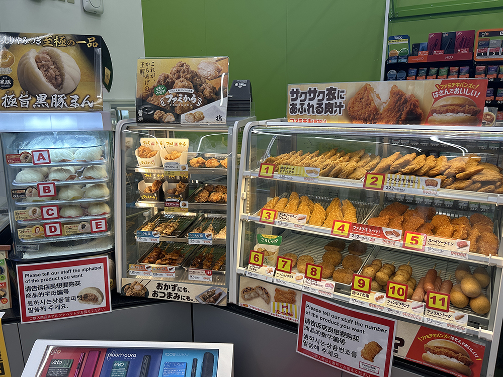 日本全家便利商店導入 AI 透明翻譯螢幕!支援 14 種語言,外國旅客購物更無障礙 - 電腦王阿達 日本全家便利商店導入 AI 透明翻譯螢幕!支援 14 種語言,外國旅客購物更無障礙 - 電腦王阿達