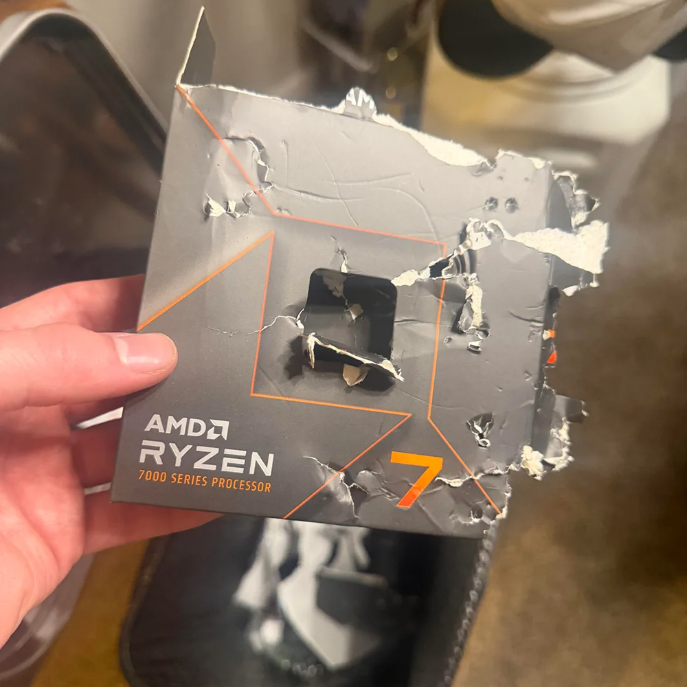 狗狗開箱太狂直接啃爆 AMD Ryzen 7 7700X 飼主心痛近 8 千元飛了 - 電腦王阿達 狗狗開箱太狂直接啃爆 AMD Ryzen 7 7700X 飼主心痛近 8 千元飛了 - 電腦王阿達