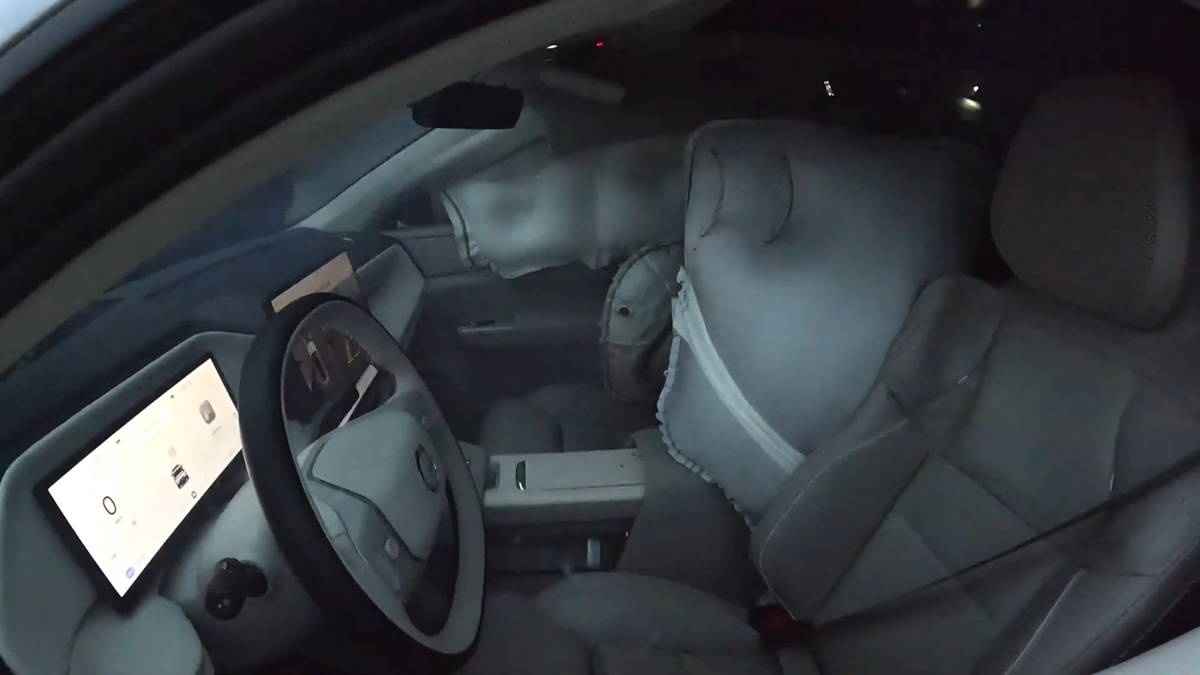 最強的汽車撞擊測試?打造 5000 公斤巨型機械臂,只為賞予一記「重磅耳光」 - 電腦王阿達 最強的汽車撞擊測試?打造 5000 公斤巨型機械臂,只為賞予一記「重磅耳光」 - 電腦王阿達