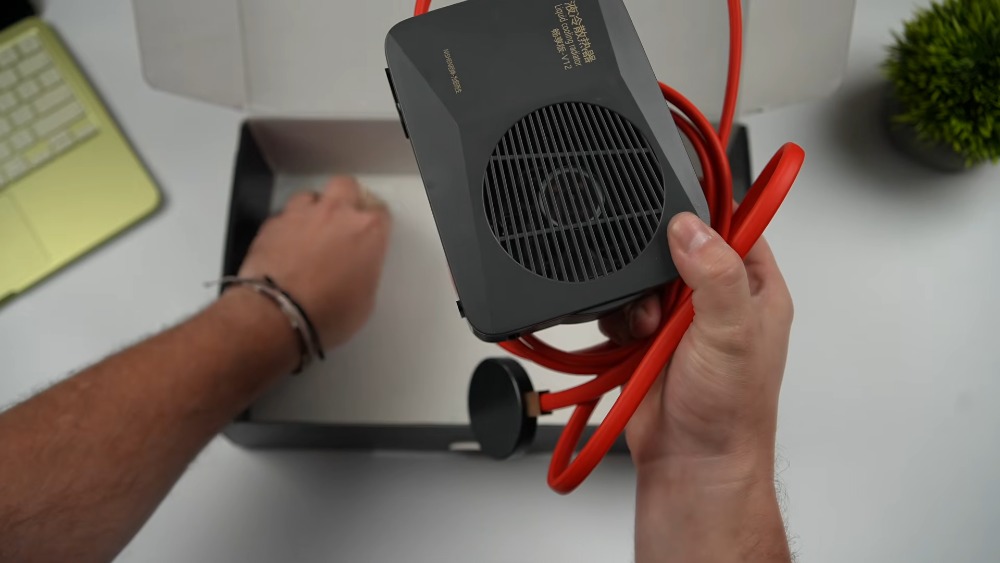 國外 YouTuber 為 MacBook Neo 加一塊銅片來提升散熱,遊戲 FPS 就幾乎翻倍 - 電腦王阿達 國外 YouTuber 為 MacBook Neo 加一塊銅片來提升散熱,遊戲 FPS 就幾乎翻倍 - 電腦王阿達