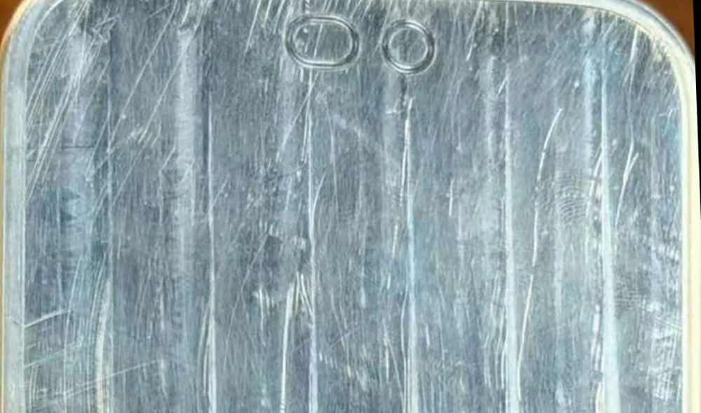 iPhone 18 螢幕新設計曝光!首款螢幕保護貼揭露動態島螢幕開孔大幅縮小 35% - 電腦王阿達 iPhone 18 螢幕新設計曝光!首款螢幕保護貼揭露動態島螢幕開孔大幅縮小 35% - 電腦王阿達