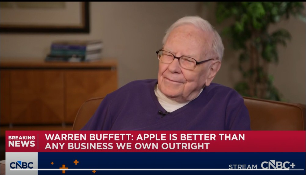 巴菲特狂讚庫克:他比賈伯斯更會管公司,波克夏蘋果持股已賺逾千億美元 - 電腦王阿達 巴菲特狂讚庫克:他比賈伯斯更會管公司,波克夏蘋果持股已賺逾千億美元 - 電腦王阿達