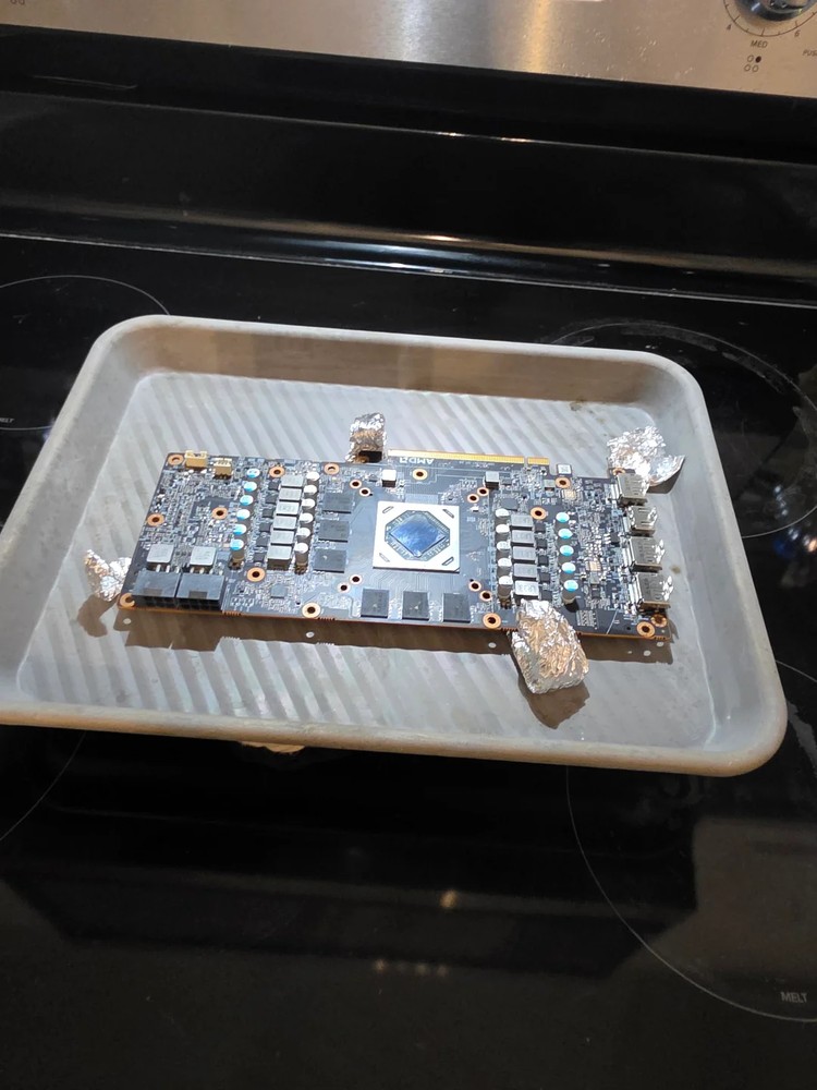 國外網友把不能用的 RX 6700 XT 顯卡丟進烤箱烤 12 分鐘,結果真的修好了 - 電腦王阿達 國外網友把不能用的 RX 6700 XT 顯卡丟進烤箱烤 12 分鐘,結果真的修好了 - 電腦王阿達