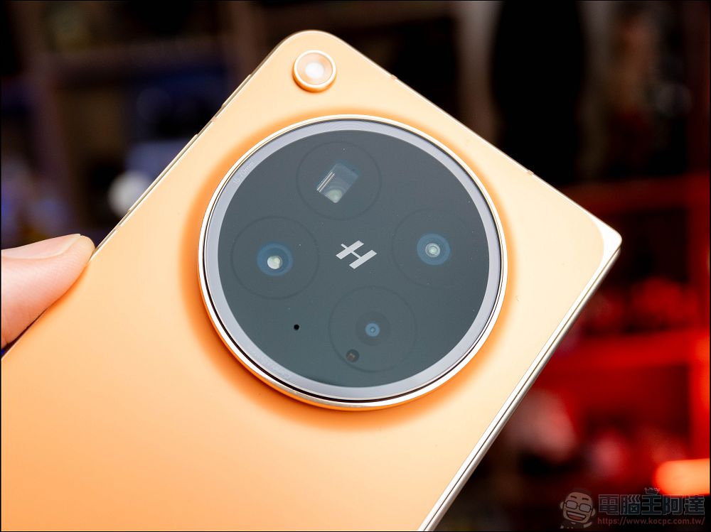 折疊機的摺痕時代終結!OPPO Find N6 開箱:零感摺痕 + 2 億畫素哈蘇鏡頭 + 6000mAh 超大電池! - 電腦王阿達 折疊機的摺痕時代終結!OPPO Find N6 開箱:零感摺痕 + 2 億畫素哈蘇鏡頭 + 6000mAh 超大電池! - 電腦王阿達