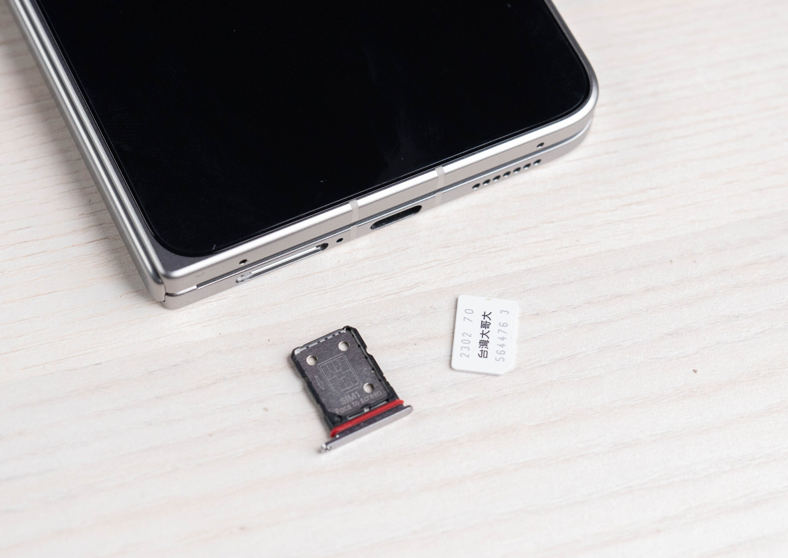 折疊機的摺痕時代終結!OPPO Find N6 開箱:零感摺痕 + 2 億畫素哈蘇鏡頭 + 6000mAh 超大電池! - 電腦王阿達 折疊機的摺痕時代終結!OPPO Find N6 開箱:零感摺痕 + 2 億畫素哈蘇鏡頭 + 6000mAh 超大電池! - 電腦王阿達