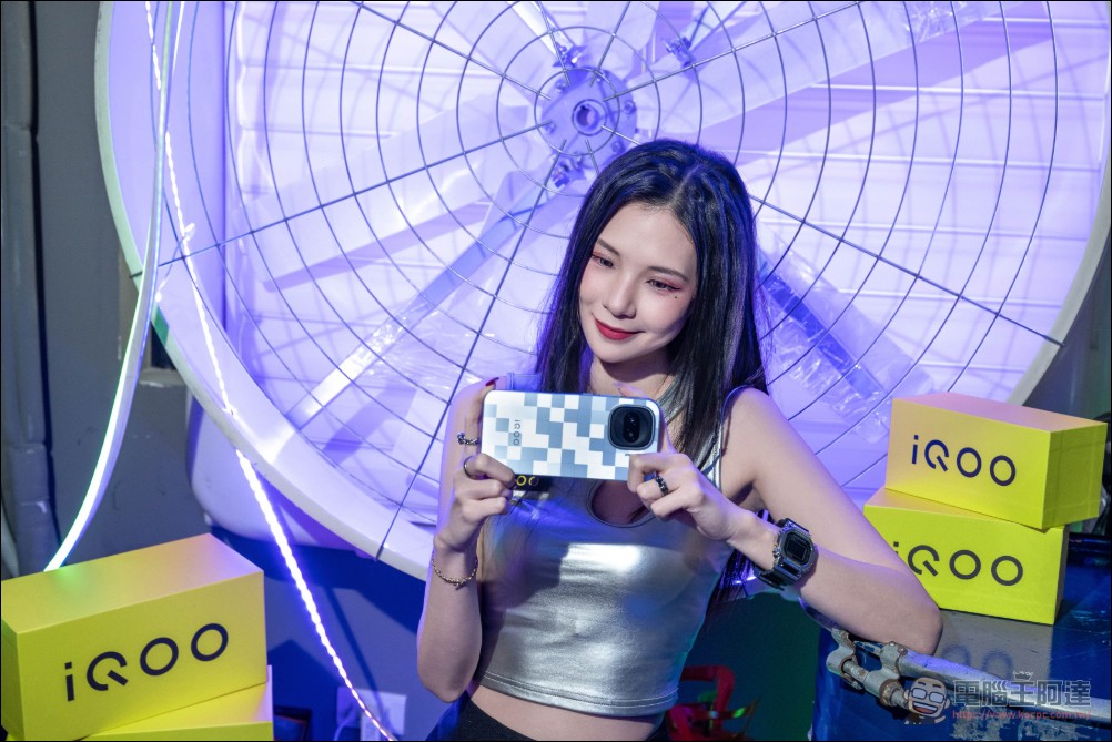 性能怪獸登台!iQOO 15R 電競旗艦 1.9 萬有找,搭載 S8 Gen 5 與 7600mAh 超大電量 - 電腦王阿達 性能怪獸登台!iQOO 15R 電競旗艦 1.9 萬有找,搭載 S8 Gen 5 與 7600mAh 超大電量 - 電腦王阿達