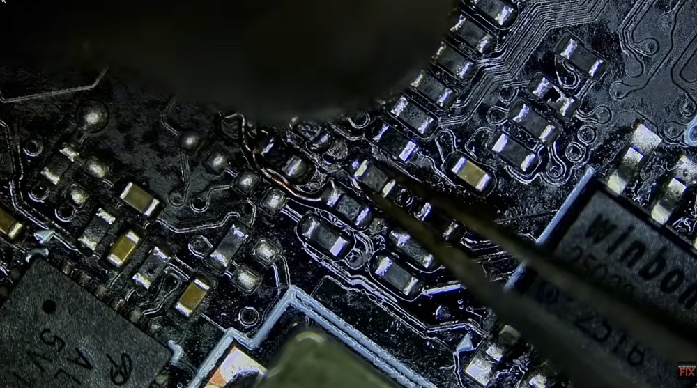 拿 16 萬限量顯卡練習焊接?新手超頻玩家直接把 RTX 5090 玩壞,真是有錢人的樂趣? - 電腦王阿達 拿 16 萬限量顯卡練習焊接?新手超頻玩家直接把 RTX 5090 玩壞,真是有錢人的樂趣? - 電腦王阿達