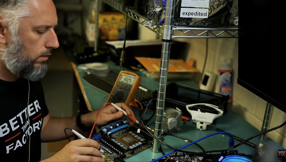 拿 16 萬限量顯卡練習焊接?新手超頻玩家直接把 RTX 5090 玩壞,真是有錢人的樂趣? - 電腦王阿達 拿 16 萬限量顯卡練習焊接?新手超頻玩家直接把 RTX 5090 玩壞,真是有錢人的樂趣? - 電腦王阿達