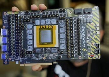 拿 16 萬限量顯卡練習焊接？新手超頻玩家直接把 RTX 5090 玩壞，真是有錢人的樂趣？