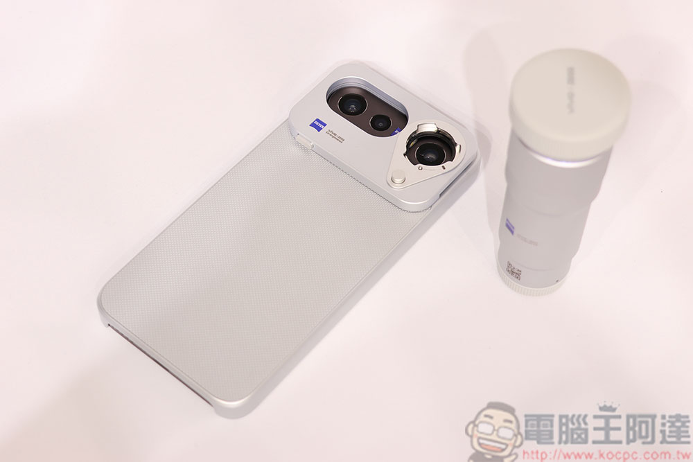 支援 200mm 增距鏡精巧旗艦 vivo X300 FE 外掛輕裝上身,Android 輕鬆遊走 iOS 生態圈 - 電腦王阿達 支援 200mm 增距鏡精巧旗艦 vivo X300 FE 外掛輕裝上身,Android 輕鬆遊走 iOS 生態圈 - 電腦王阿達