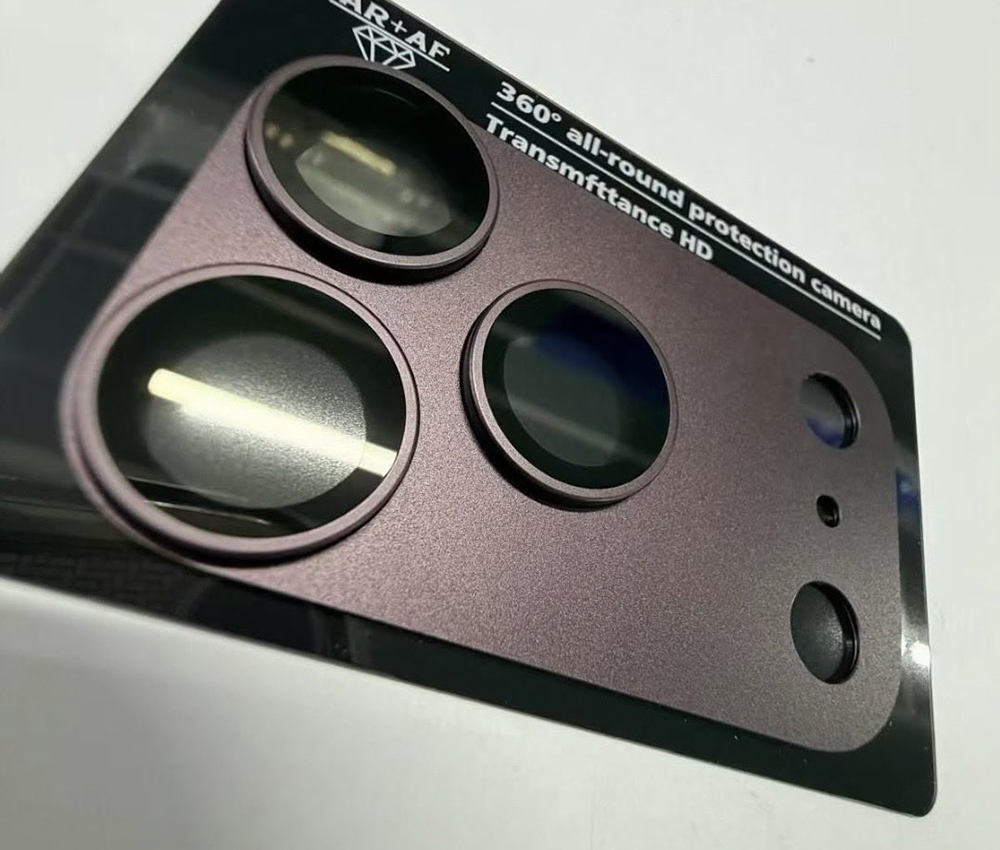 iPhone 18 Pro 鏡頭底座貼曝光!新機 4 色設計提前看,酒紅色成最大亮點? - 電腦王阿達 iPhone 18 Pro 鏡頭底座貼曝光!新機 4 色設計提前看,酒紅色成最大亮點? - 電腦王阿達