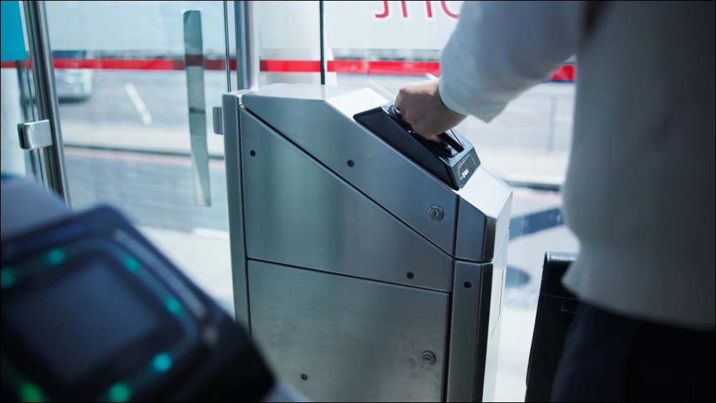 Apple Pay 安全神話破滅!國外 YouTuber 揭露鎖定中 iPhone 一樣可被盜刷 - 電腦王阿達 Apple Pay 安全神話破滅!國外 YouTuber 揭露鎖定中 iPhone 一樣可被盜刷 - 電腦王阿達