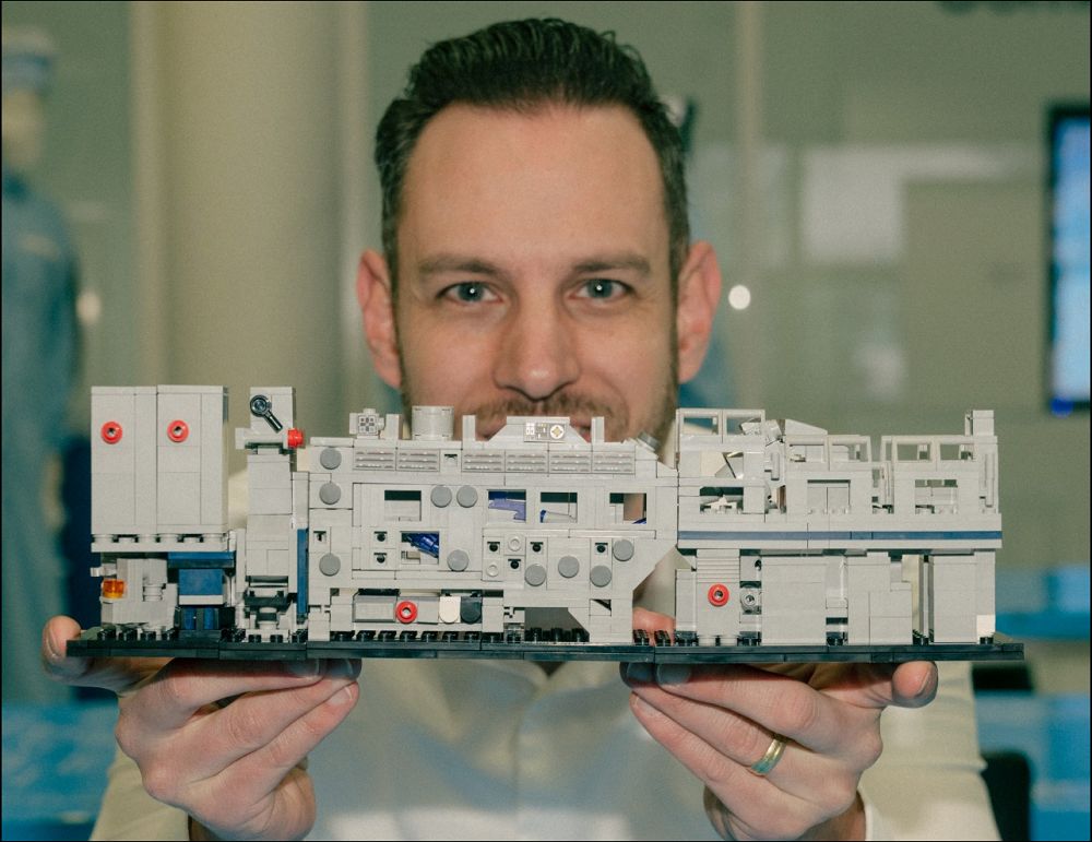 想要!ASML 員工設計 LEGO 版 EUV 光刻機,比真機便宜近兩千萬倍 - 電腦王阿達 想要!ASML 員工設計 LEGO 版 EUV 光刻機,比真機便宜近兩千萬倍 - 電腦王阿達