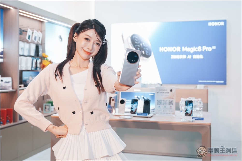 HONOR 三創體驗店盛大開幕!啦啦隊女神李雅英擔任一日店長,Magic8 Pro 預購破千台氣勢如虹 - 電腦王阿達 HONOR 三創體驗店盛大開幕!啦啦隊女神李雅英擔任一日店長,Magic8 Pro 預購破千台氣勢如虹 - 電腦王阿達