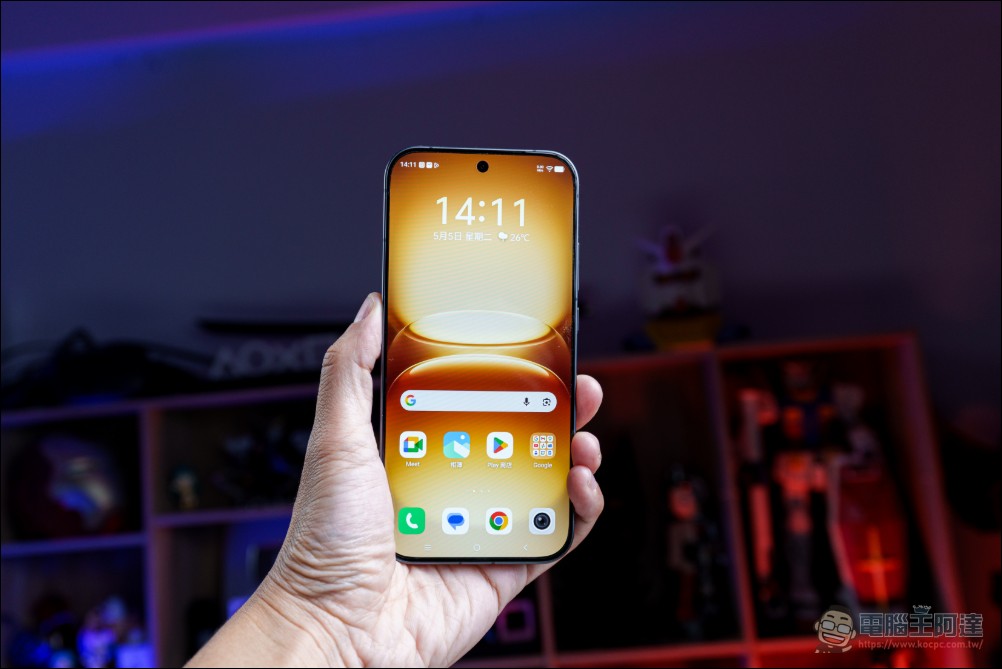 不到一萬八的電競小旗艦 iQOO 15R 開箱:Snapdragon 8 Gen 5、7600mAh 藍海電池,性價比無敵 - 電腦王阿達 不到一萬八的電競小旗艦 iQOO 15R 開箱:Snapdragon 8 Gen 5、7600mAh 藍海電池,性價比無敵 - 電腦王阿達