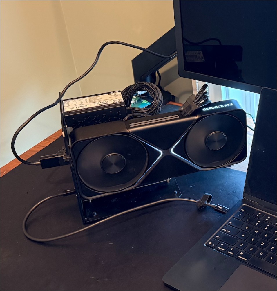 國外玩家成功把 RTX 5090 桌機旗艦顯卡連結 M4 MacBook Air,4K 遊戲效能暴漲 - 電腦王阿達 國外玩家成功把 RTX 5090 桌機旗艦顯卡連結 M4 MacBook Air,4K 遊戲效能暴漲 - 電腦王阿達