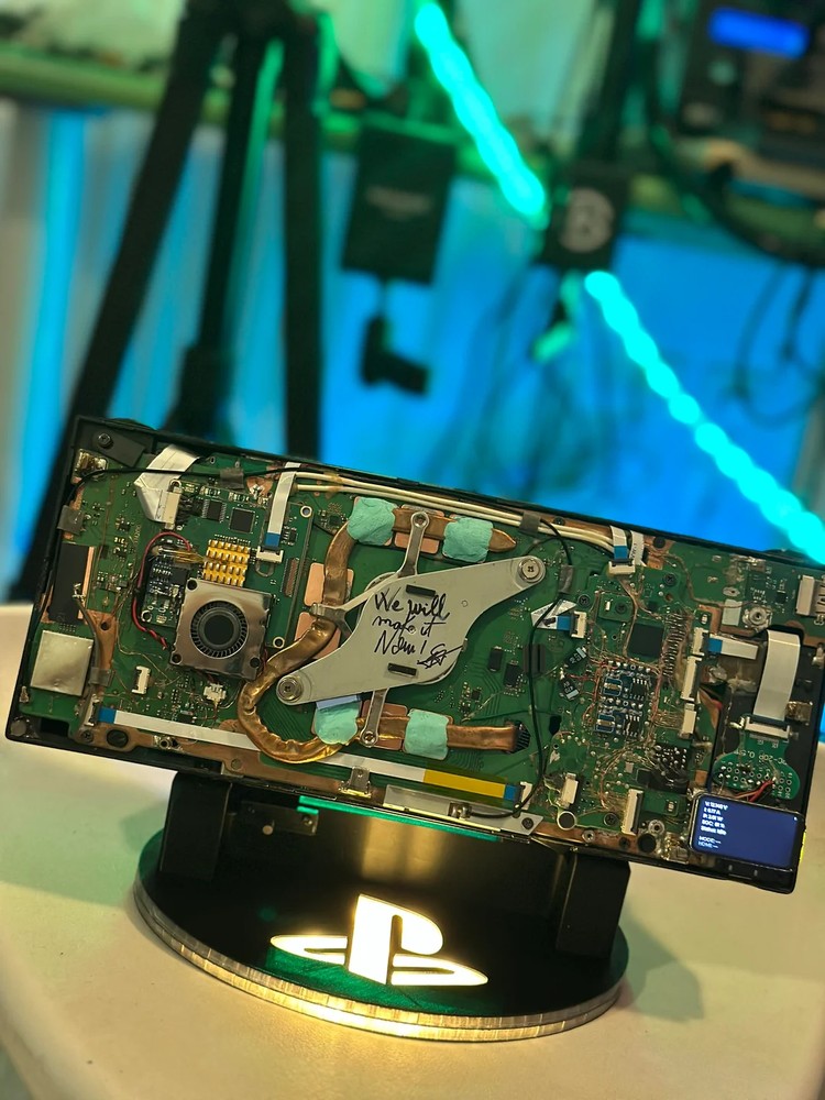 國外玩家分享近一年打造的 PS4 Slim 掌機,完整公開內部結構 - 電腦王阿達 國外玩家分享近一年打造的 PS4 Slim 掌機,完整公開內部結構 - 電腦王阿達