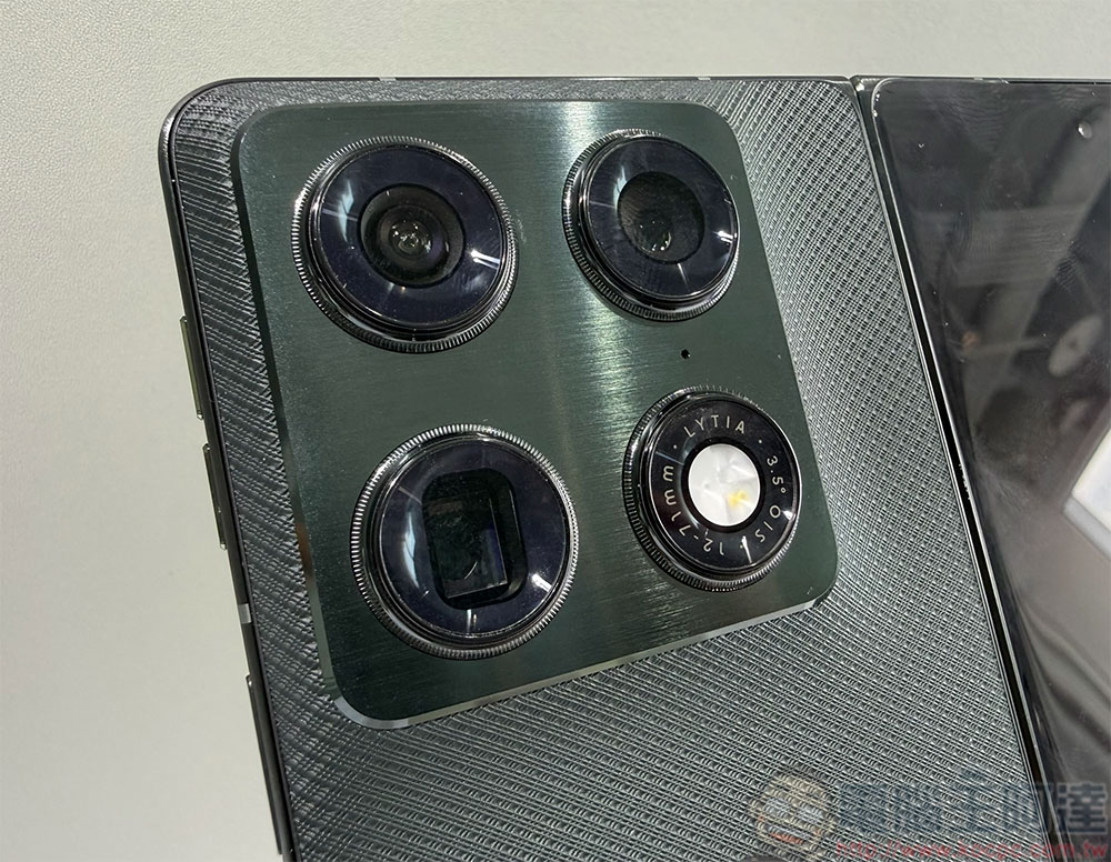 大摺疊 motorola razr fold 登台,再定義生產力與娛樂使用邊界 - 電腦王阿達 大摺疊 motorola razr fold 登台,再定義生產力與娛樂使用邊界 - 電腦王阿達
