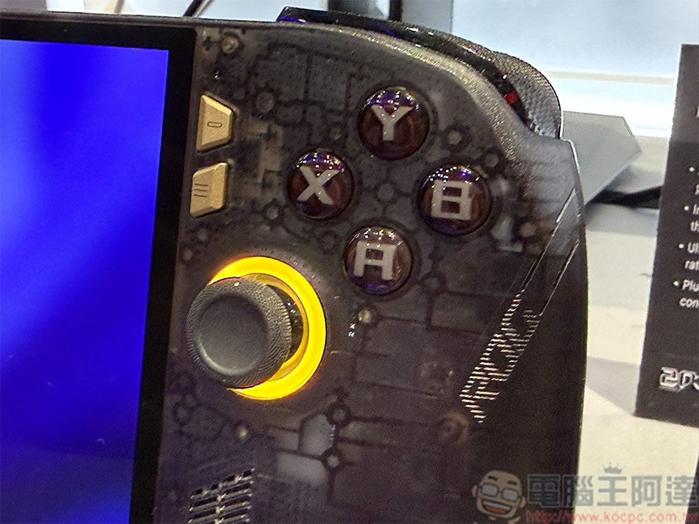 慶祝品牌 20 周年,ROG XBOX Ally X20 Bundle 螢幕、按鍵升級推出 - 電腦王阿達 慶祝品牌 20 周年,ROG XBOX Ally X20 Bundle 螢幕、按鍵升級推出 - 電腦王阿達