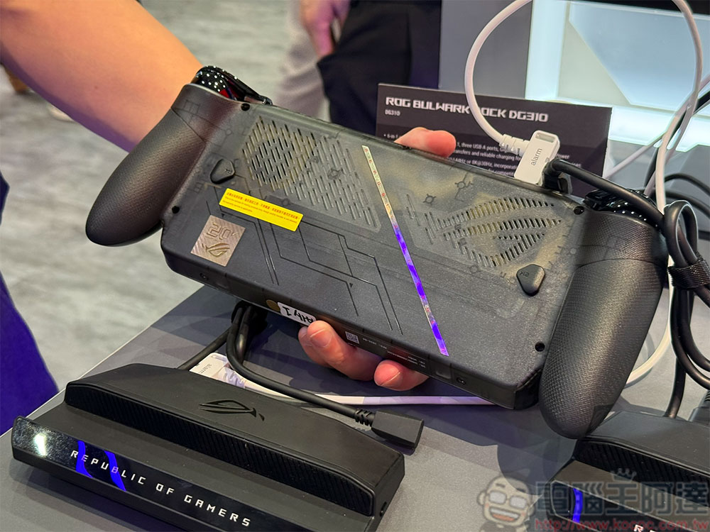 慶祝品牌 20 周年,ROG XBOX Ally X20 Bundle 螢幕、按鍵升級推出 - 電腦王阿達 慶祝品牌 20 周年,ROG XBOX Ally X20 Bundle 螢幕、按鍵升級推出 - 電腦王阿達