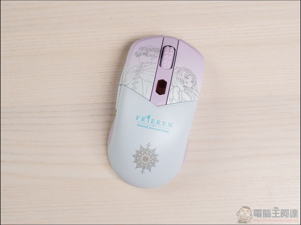 MSI x《葬送的芙莉蓮》聯名鍵盤、滑鼠、滑鼠墊開箱：不是只貼角色圖，連鍵帽、燈效與桌面氛圍都做進去了 - 電腦王阿達