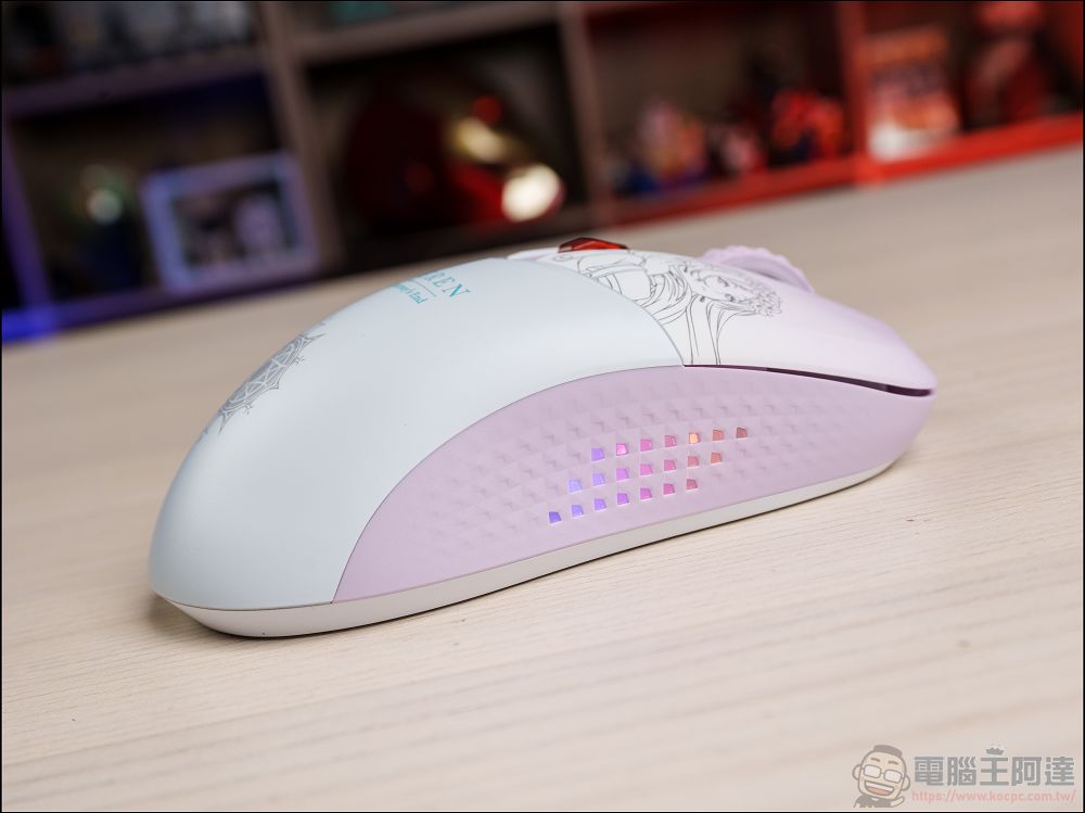 MSI x《葬送的芙莉蓮》聯名鍵盤、滑鼠、滑鼠墊開箱:不是只貼角色圖,連鍵帽、燈效與桌面氛圍都做進去了 - 電腦王阿達 MSI x《葬送的芙莉蓮》聯名鍵盤、滑鼠、滑鼠墊開箱:不是只貼角色圖,連鍵帽、燈效與桌面氛圍都做進去了 - 電腦王阿達