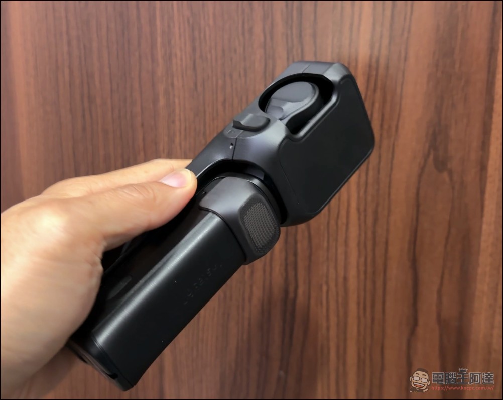 Insta360 Luna Ultra 開箱:可拆式 OLED 圖傳螢幕、徠卡雙鏡頭、12 倍變焦一次補齊手持雲台痛點 - 電腦王阿達 Insta360 Luna Ultra 開箱:可拆式 OLED 圖傳螢幕、徠卡雙鏡頭、12 倍變焦一次補齊手持雲台痛點 - 電腦王阿達