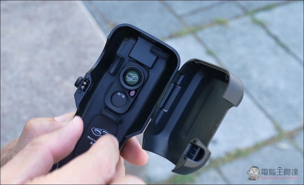 Insta360 Luna Ultra 開箱:可拆式 OLED 圖傳螢幕、徠卡雙鏡頭、12 倍變焦一次補齊手持雲台痛點 - 電腦王阿達 Insta360 Luna Ultra 開箱:可拆式 OLED 圖傳螢幕、徠卡雙鏡頭、12 倍變焦一次補齊手持雲台痛點 - 電腦王阿達