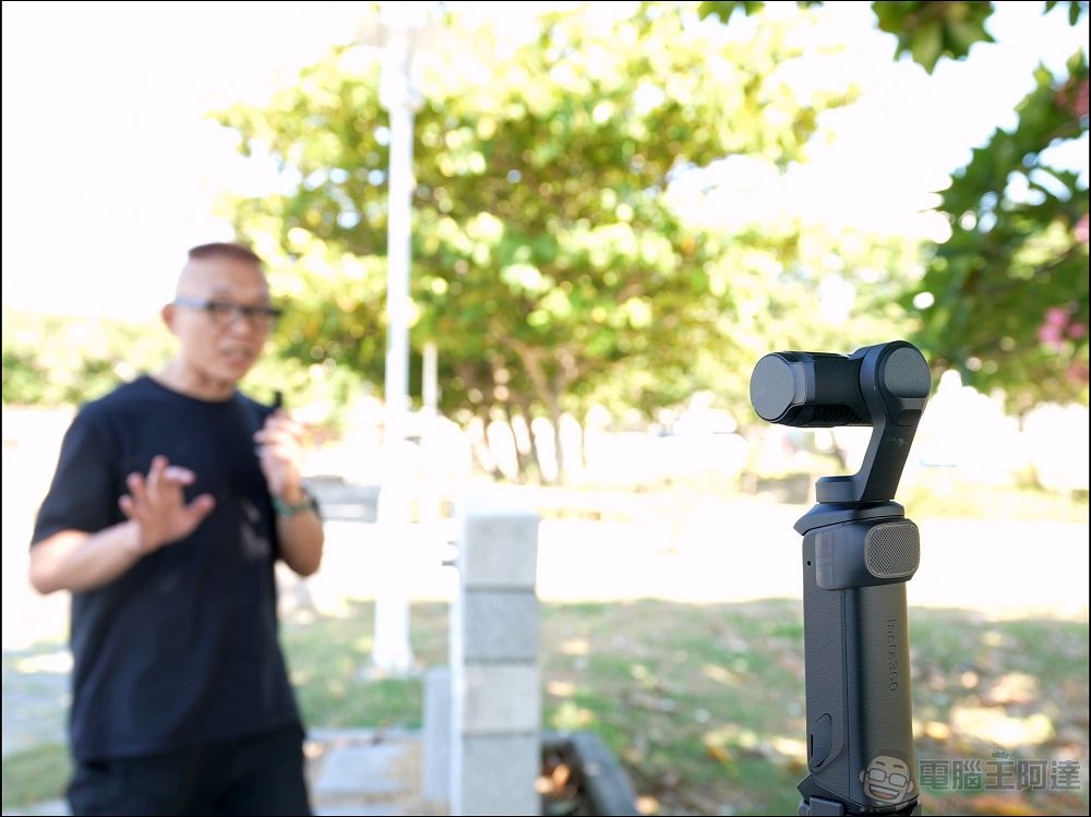 Insta360 Luna Ultra 開箱:可拆式 OLED 圖傳螢幕、徠卡雙鏡頭、12 倍變焦一次補齊手持雲台痛點 - 電腦王阿達 Insta360 Luna Ultra 開箱:可拆式 OLED 圖傳螢幕、徠卡雙鏡頭、12 倍變焦一次補齊手持雲台痛點 - 電腦王阿達