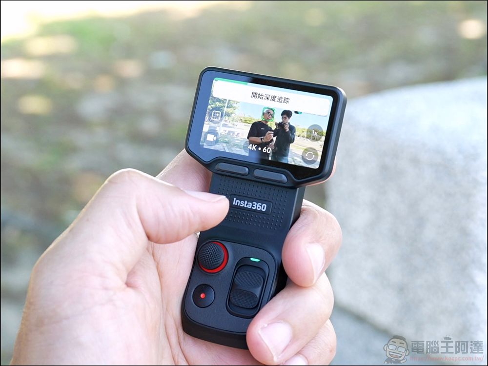 Insta360 Luna Ultra 開箱:可拆式 OLED 圖傳螢幕、徠卡雙鏡頭、12 倍變焦一次補齊手持雲台痛點 - 電腦王阿達 Insta360 Luna Ultra 開箱:可拆式 OLED 圖傳螢幕、徠卡雙鏡頭、12 倍變焦一次補齊手持雲台痛點 - 電腦王阿達