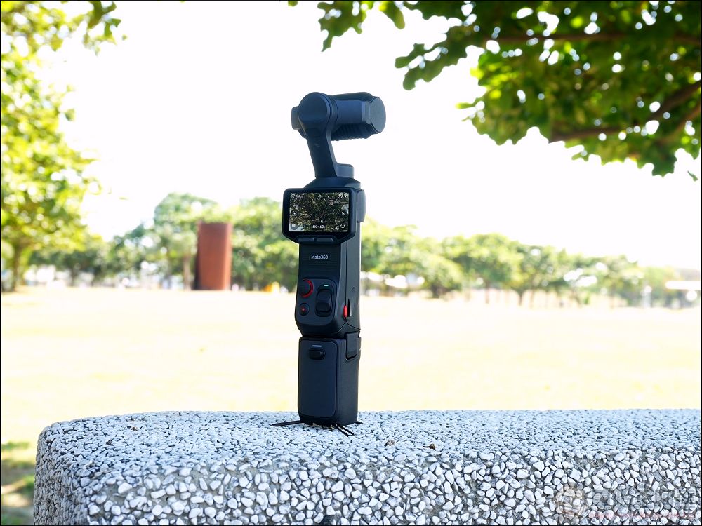 Insta360 Luna Ultra 開箱:可拆式 OLED 圖傳螢幕、徠卡雙鏡頭、12 倍變焦一次補齊手持雲台痛點 - 電腦王阿達 Insta360 Luna Ultra 開箱:可拆式 OLED 圖傳螢幕、徠卡雙鏡頭、12 倍變焦一次補齊手持雲台痛點 - 電腦王阿達